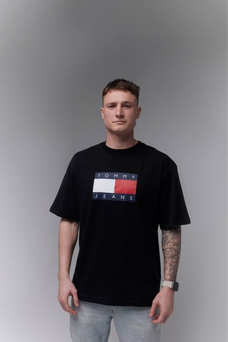 Футболка Tommy Jeans skate flag t-shirt in black