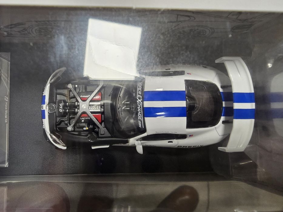 Dodge Viper ACR 1:64 otwierane elementy model Hone