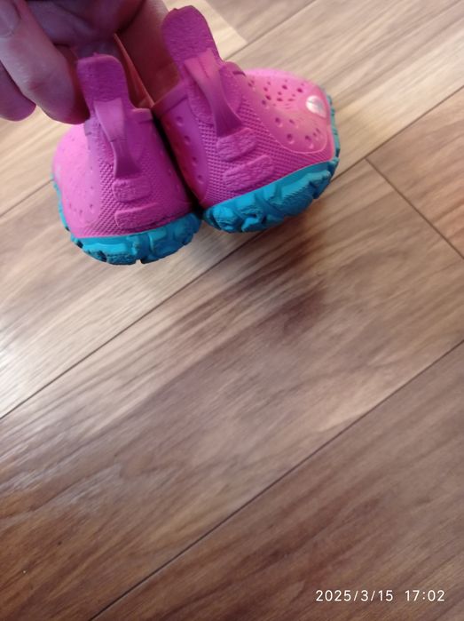 Buty do wody dla dziewczynki
