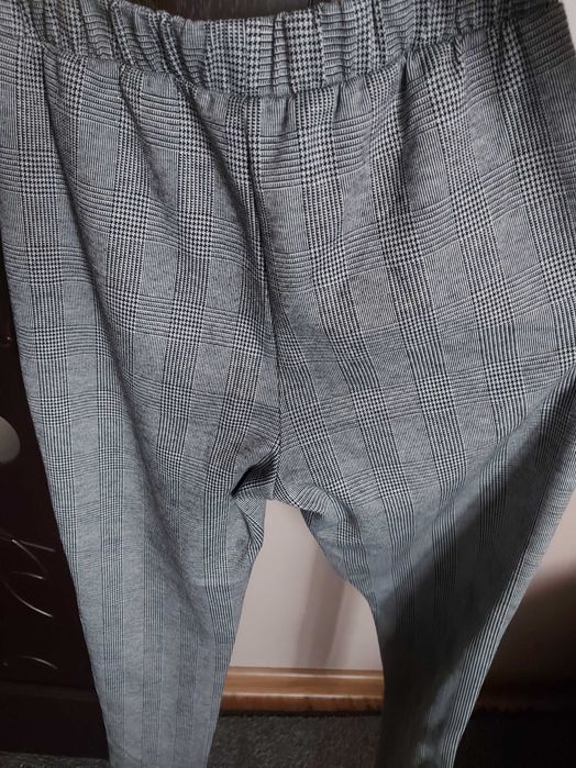 Reserved Spodnie dziewczęce w czarno-białą w kratę 164