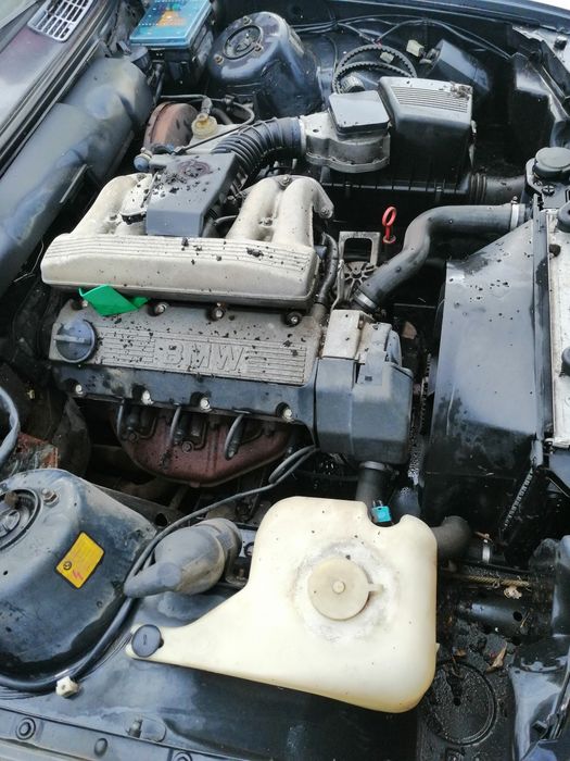 BMW 316i E30 1988 já só motor e caixa de velocidades