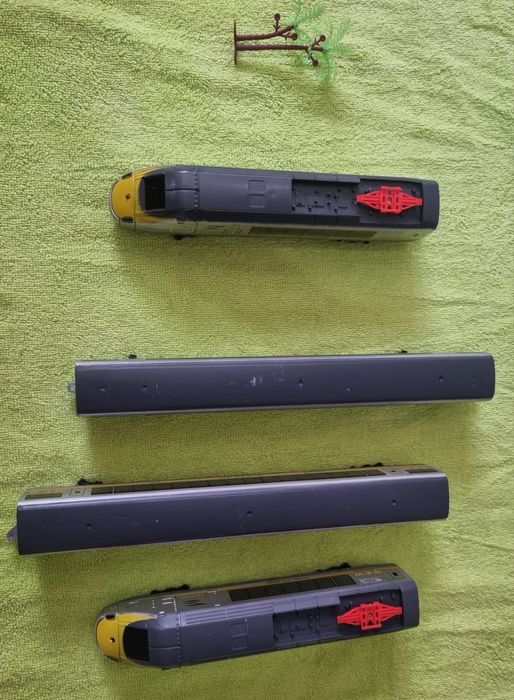 Pista de Comboios incompleta para juntar a outra ou Completar