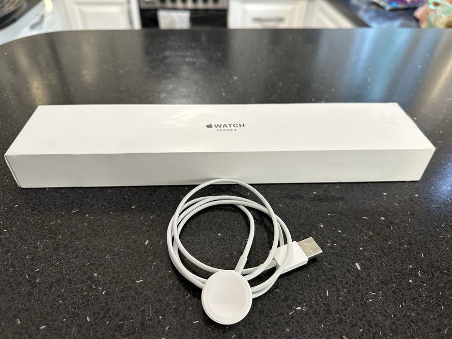 Продам Apple Watch 3 38mm Silver Aluminium