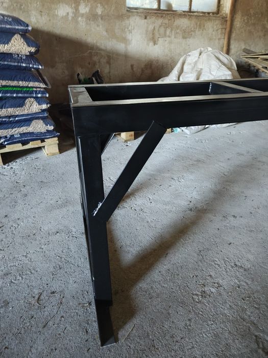 Solidne stalowe podstawy / stojaki