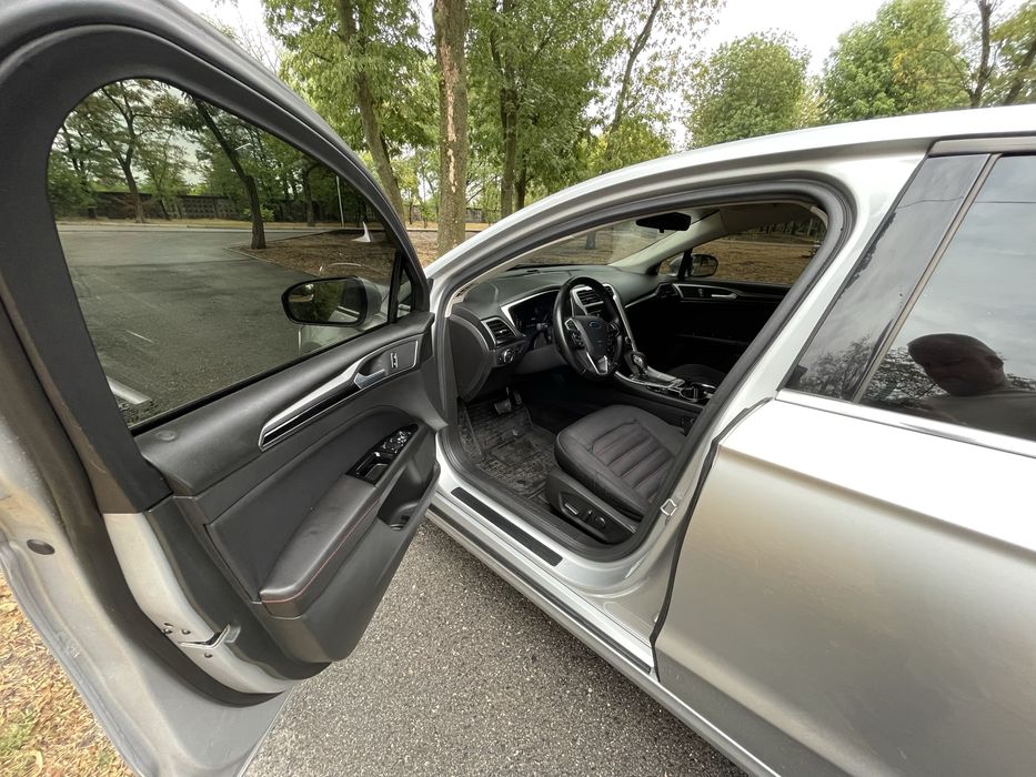 Продам Ford Fusion в гарній комплектації.