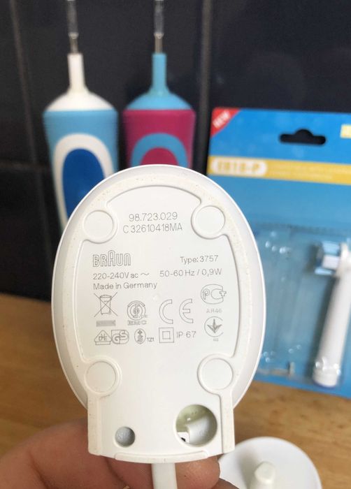Komplet dwóch szczoteczek elektrycznych Braun Oral B