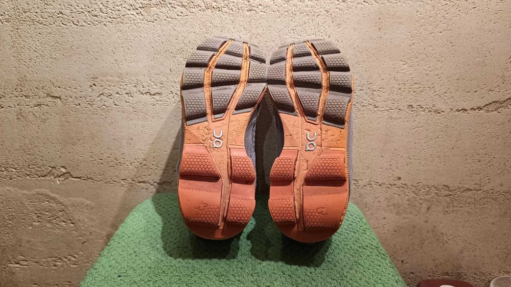Buty do biegania ON CLOUDRUNNER r.37,5 stan bardzo dobry