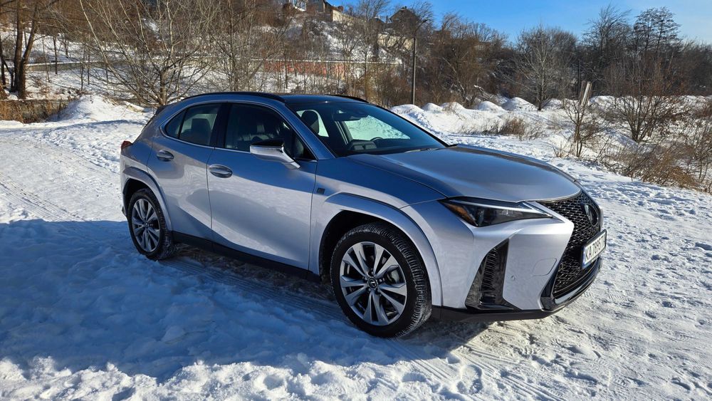 Lexus UX 250h AWD F Sport Design 2023 Гибрид пробег 7800км