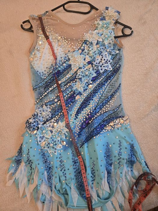 Ціну знижено!Неймовірний гімнастичний купальник 10-12 років.