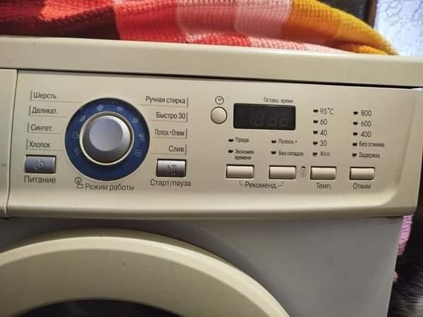 Пральна машинка LG WD-80160NUP
Б/у 
Вага прання 5кг
Робоча
під відновл