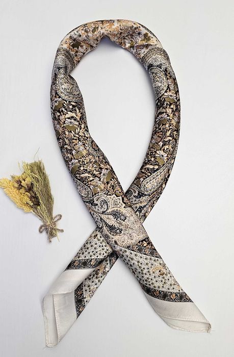 Beżowa apaszka chusta na szyję w barokowym stylu Paisley