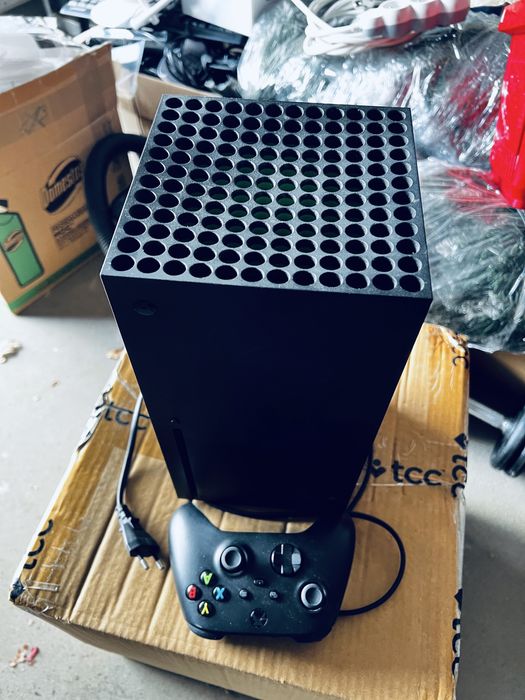 Konsola Xbox X plus pad