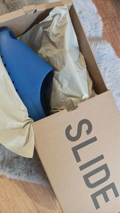 yeezy slidea azure