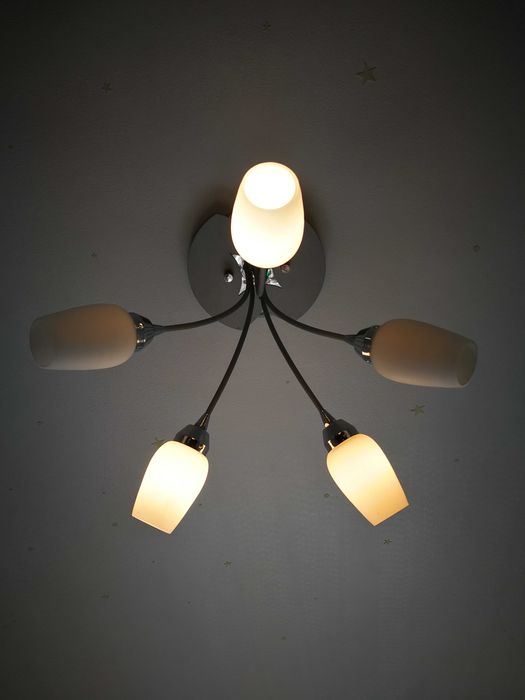 Candeeiro de Teto Cromado com 5 Focos. Candeeiro de Mesa (oferta)