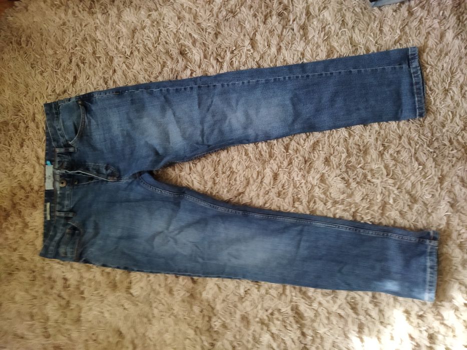 Продам джинсы новые