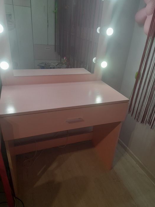 Różowa toaletka duża