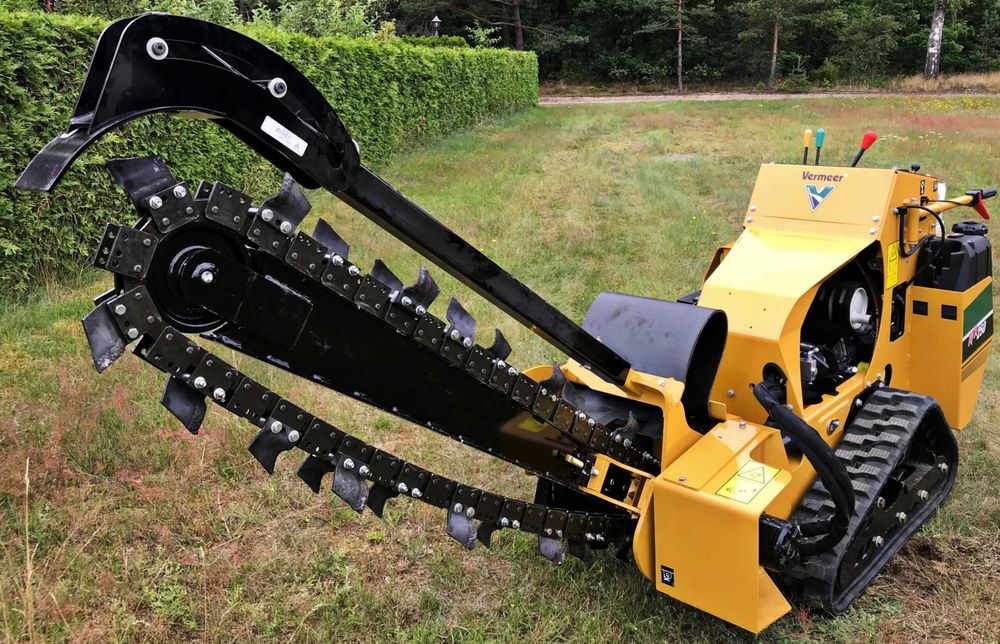 Wykopy pod światłowód, nawadnianie, przyłącza.