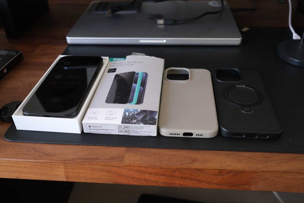 iPhone 15 Pro Max – 100% Funcional + Capas e Protetor