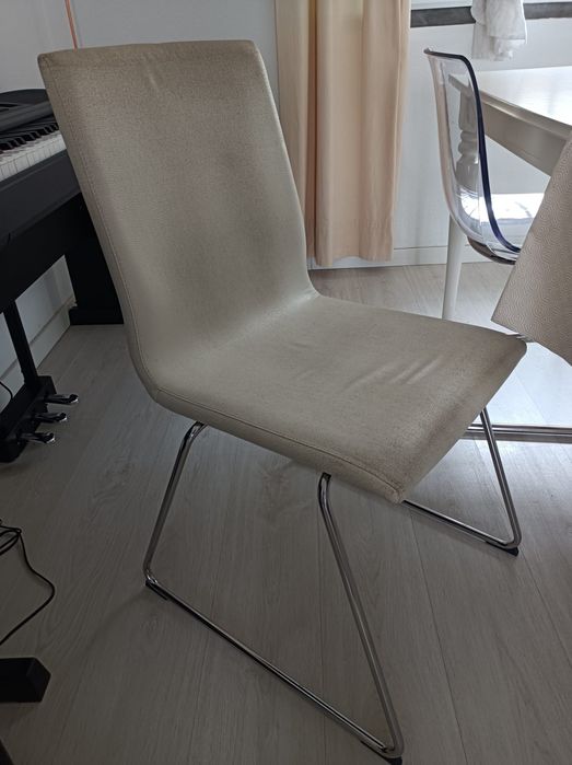 Conjunto 4 Cadeiras IKEA (2 Bernhard Pele + 2 Tobias Transparente)