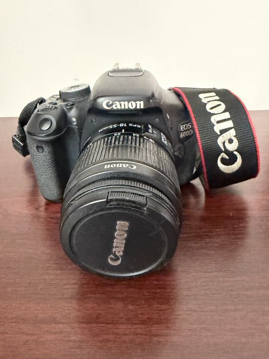 Фотоапарат Canon  EOS 600 D
