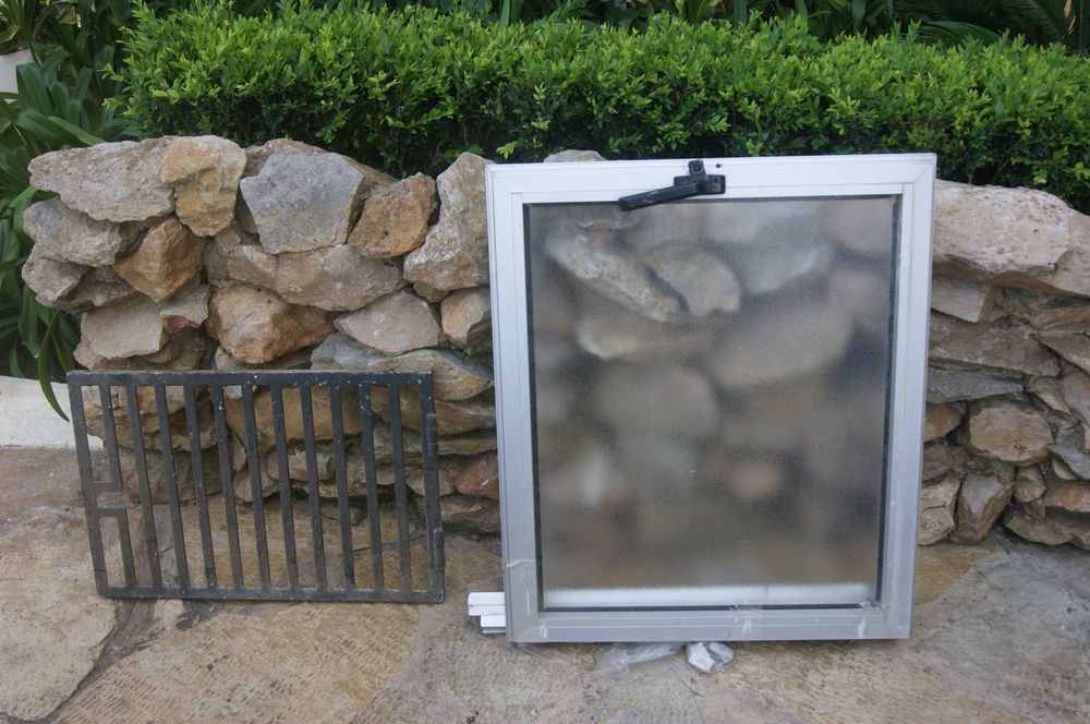 Vendo Porta ferro e Porta de Alumínio