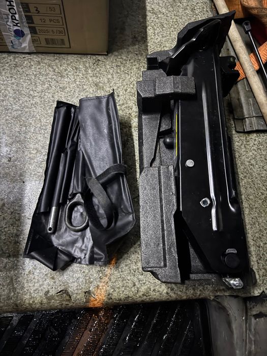 Донкрат(органайзер) на Ауді Q5-8R