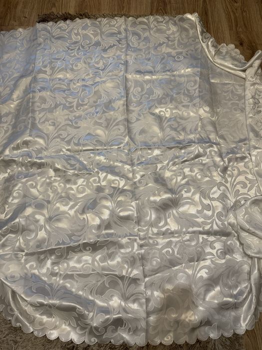 Śliczny biały obrus