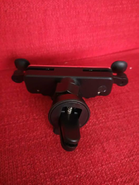 Suporte manual ajustável de telemóvel para viatura