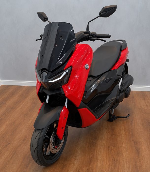Moto Nmax Bluecore vermelha