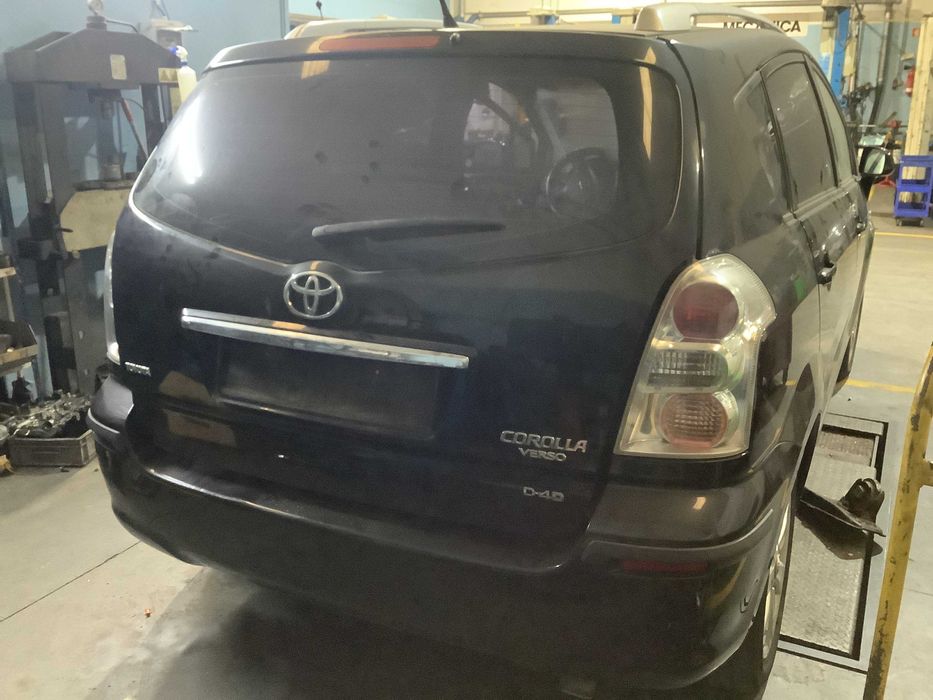 Toyota Corolla Verso 2.2 D4D 136cv - 2008 - Para peças