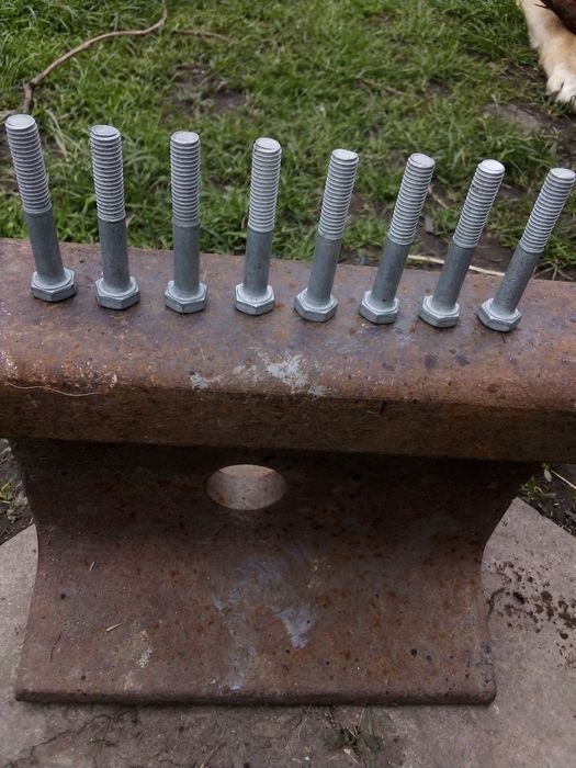 Продам болт 8мм. Нові