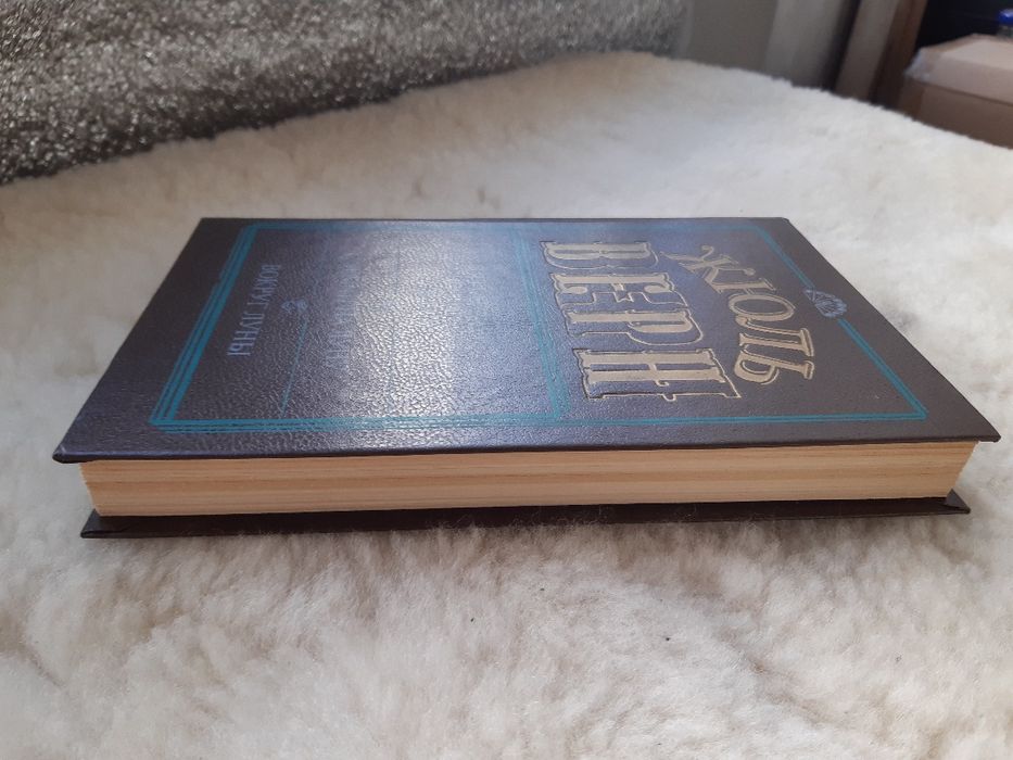 Книга в яку увійшли 3 широко відомі  романа