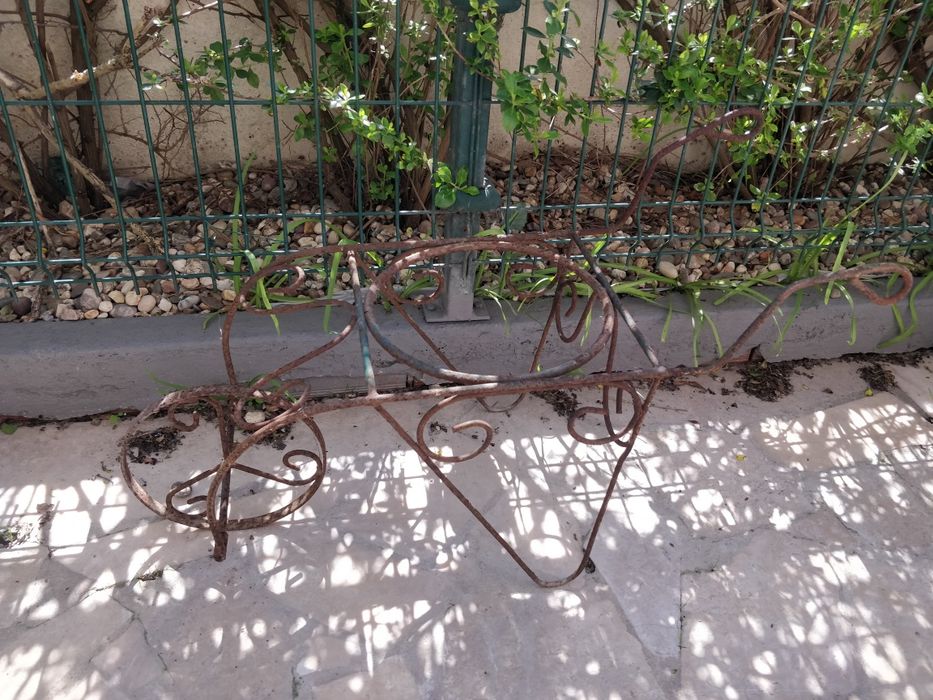 Vasos de cimento e barro grandes