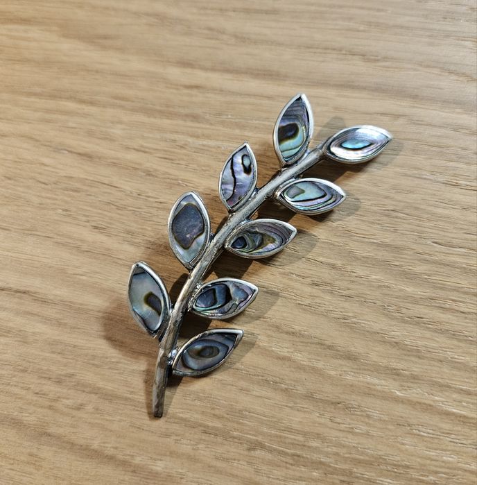 Broszka vintage liść muszla abalone