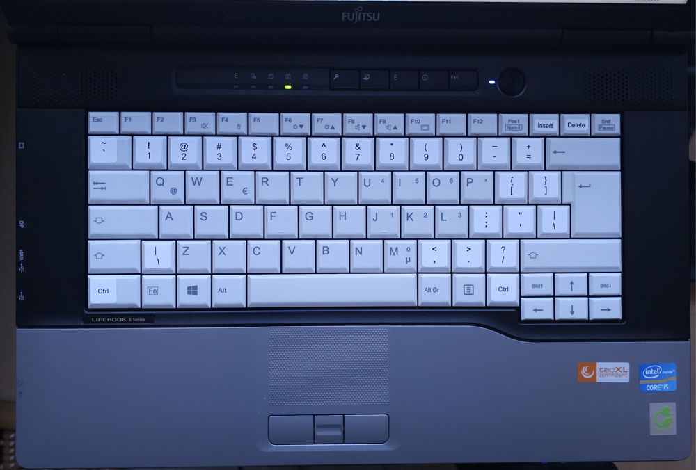 Laptop Fujitsu - i5, 8 gb, ssd - piękny stan