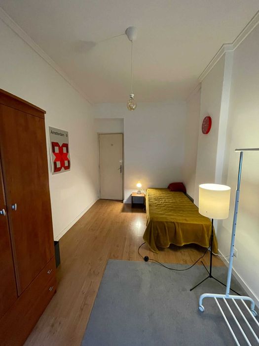 Quarto individual na Quinta da Conchas (Lumiar) com despesas incluídas