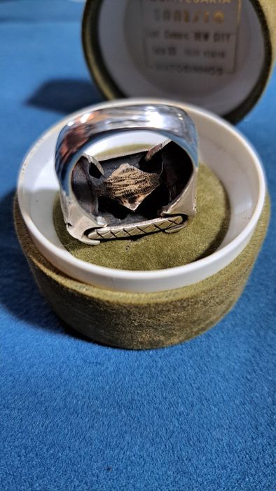 Anel vintage em prata contrastada.