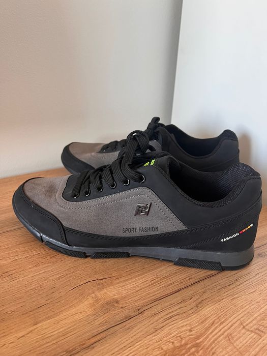 Nowe męskie buty 42