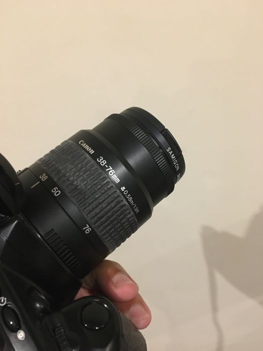 Máquina fotográfica Canon EOS3000 Reflex