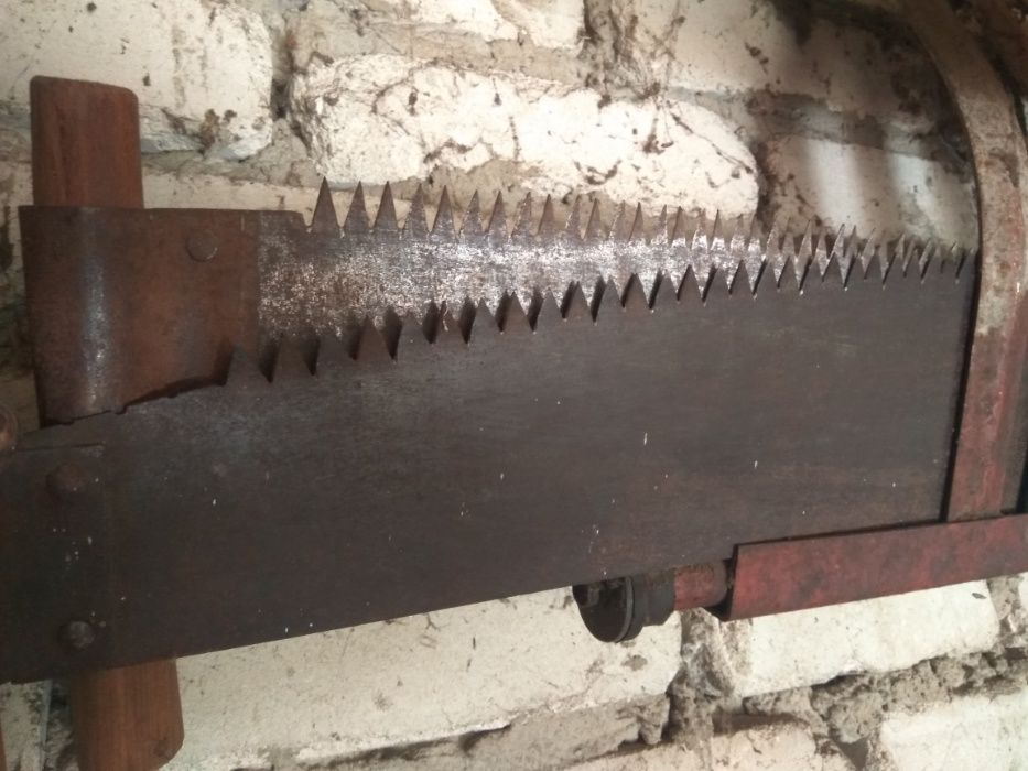 Ручна пилка для дерева