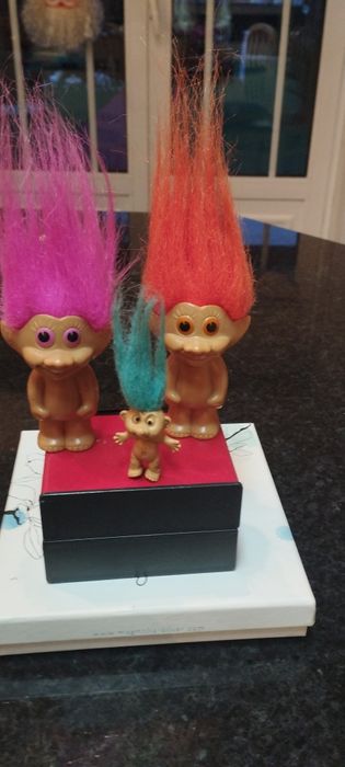 Troll colecionáveis  3 com cabelos diferentes cores