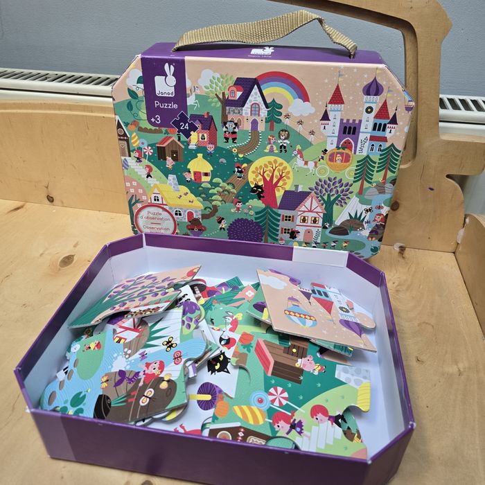 Janod puzzle w walizce baśnie 24 elementy