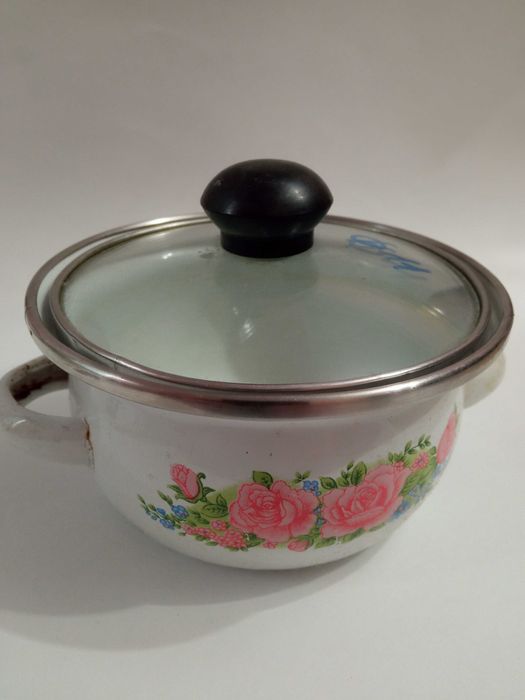 Кухонная посуда кастрюля