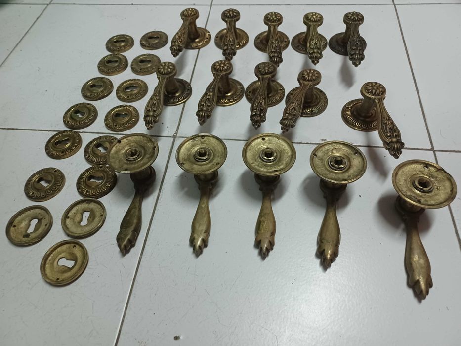 Puxadores antigos em latão425815720959692801