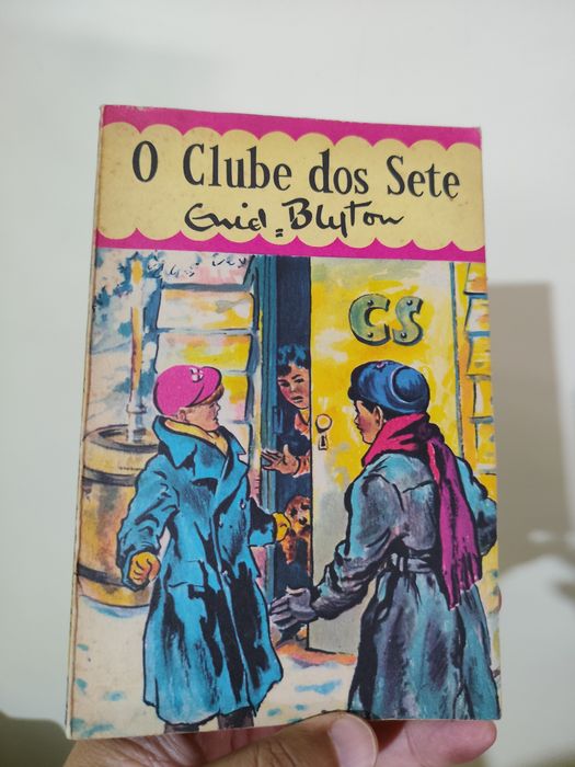 Livros antigos e raros