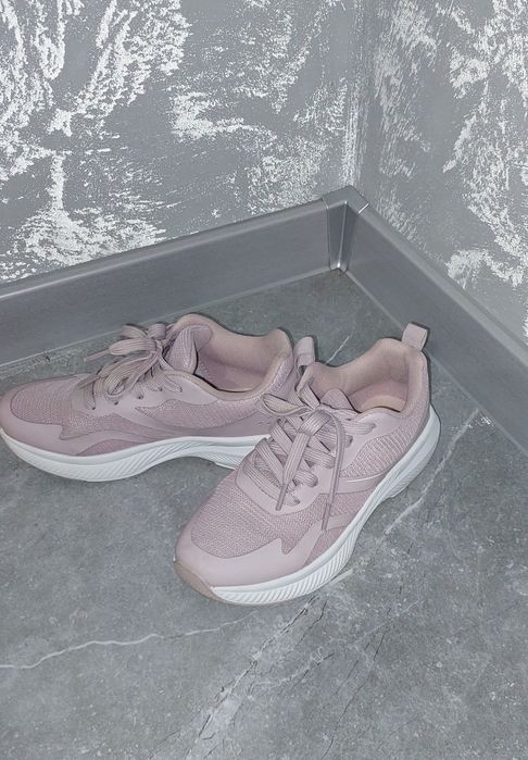 Пудрові легенькі кросівки з меморі устілкою 35-36 розмір