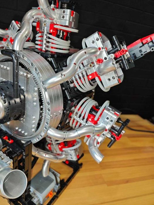 Большой авиационный 7 цилиндровый двигатель из кубиков lego