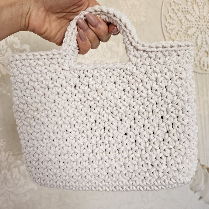 Bolsa em croché feita a mão