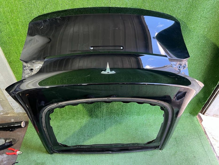 Ляда (кришка багажника) Tesla Model Y, чорна.