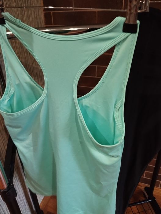 Продам спортивний жіночий одяг